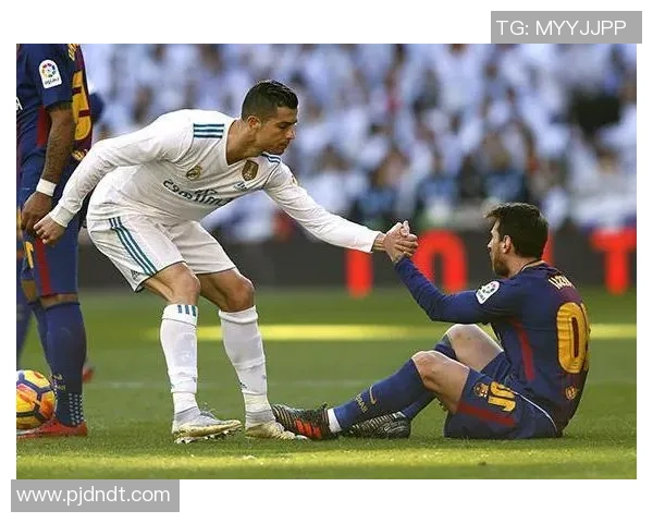 足坛巨星成长之路与荣耀时刻全面解读 足坛巨星成长之路与荣耀时刻全面解读